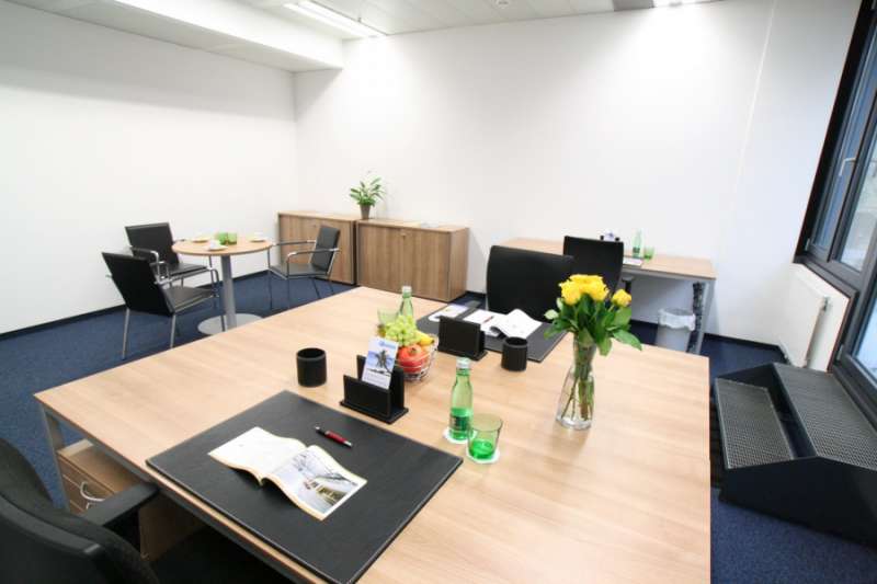 Vienna Virtual Office Space - Comfortable Commons Area